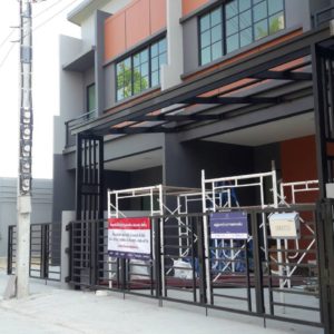 โครงการต่อเติมหลังคาโรงจอดรถ และห้องครัว